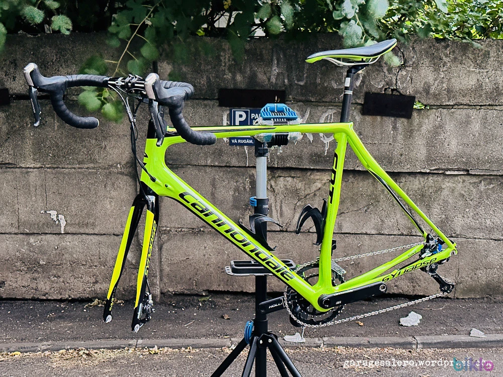 7. Groupset Shimano Di2 Cannondale Hollowgram