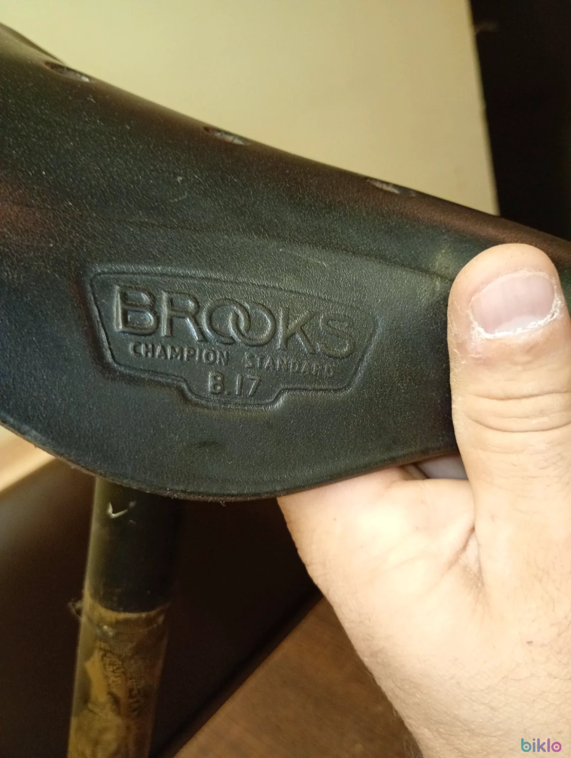 1. Set sa brooks b17 cod2l1 și mansoane