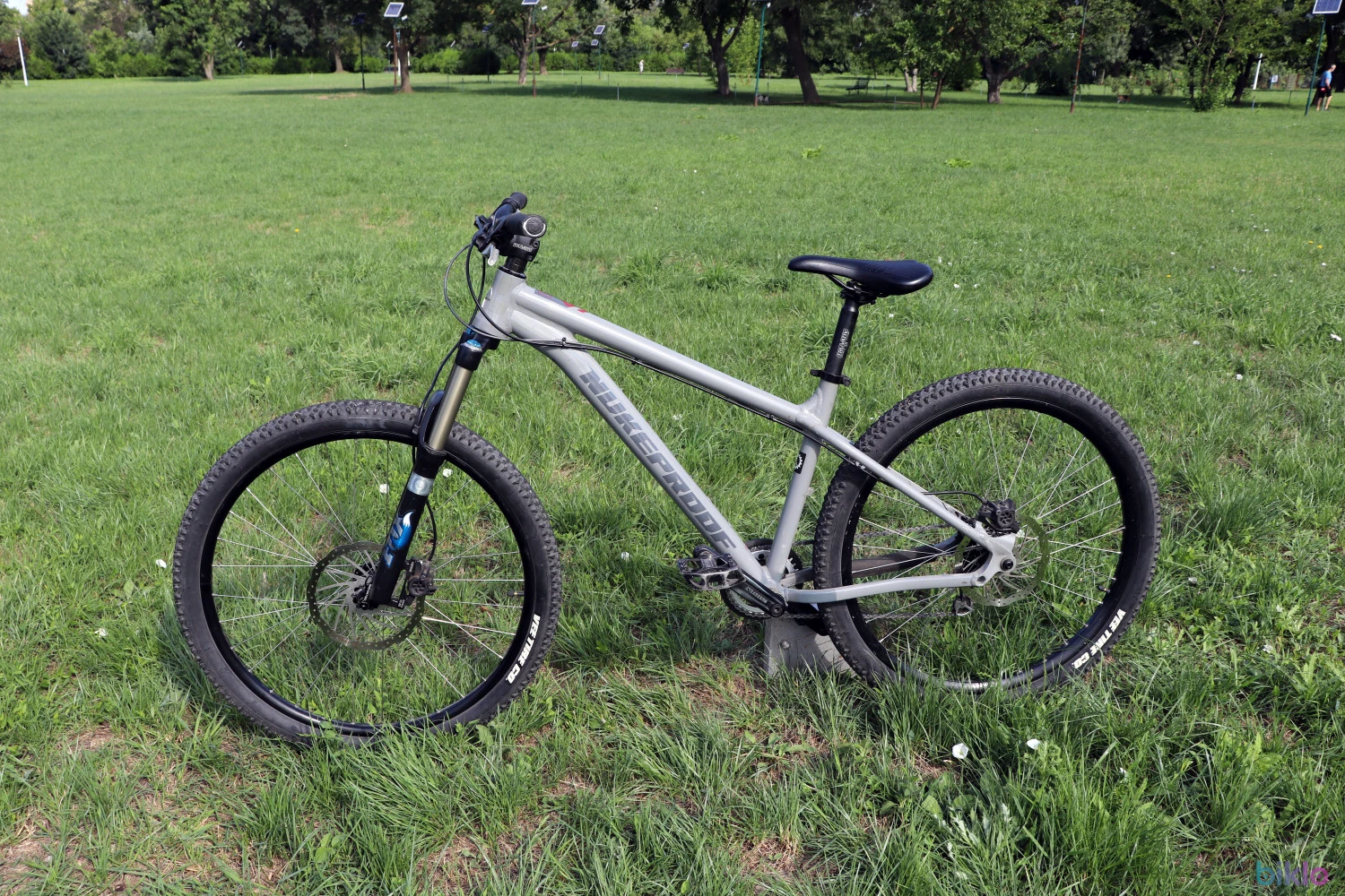 4. Nukeproof Scout V2 27.5 marimea M pentru Trail si Enduro.