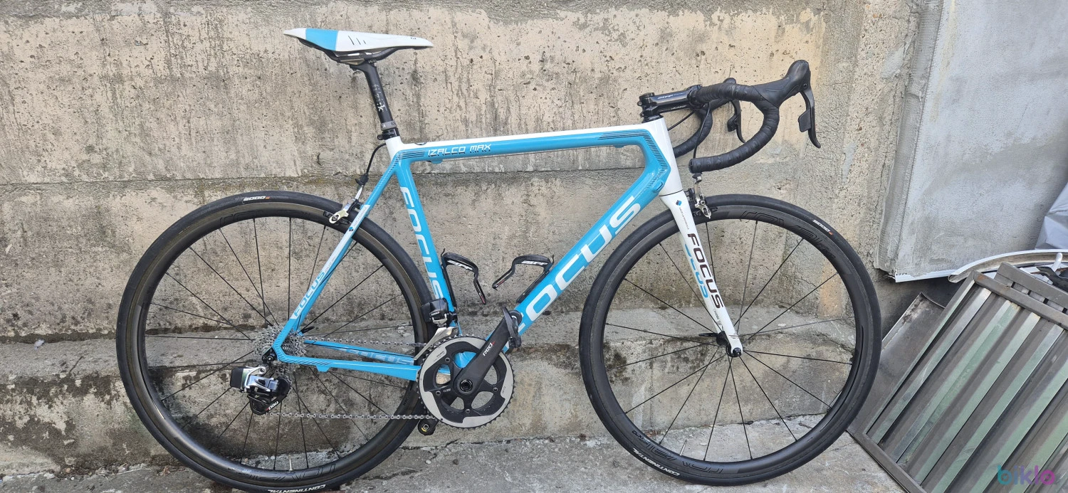 1. Focus Izalco MAX Red eTap ROVAL CLX32