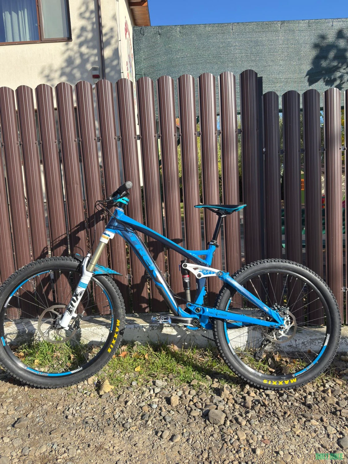 2. Vand bicicleta Trek Slash 8 2013