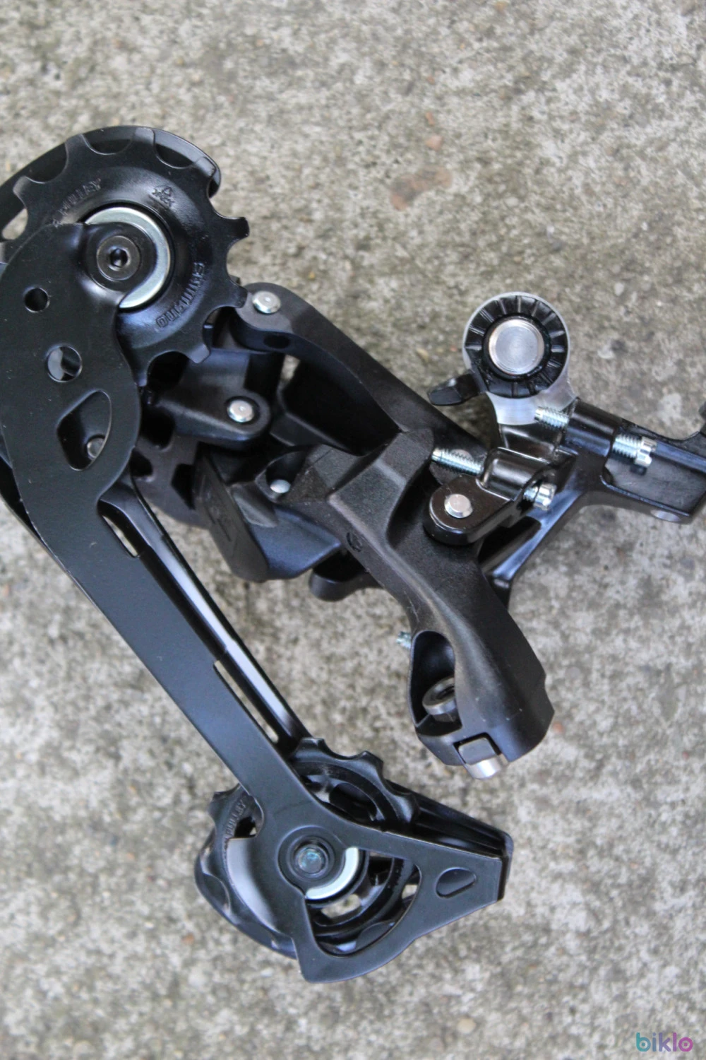 2. Shimano CUES RD-U3020 9-vit. schimbator spate