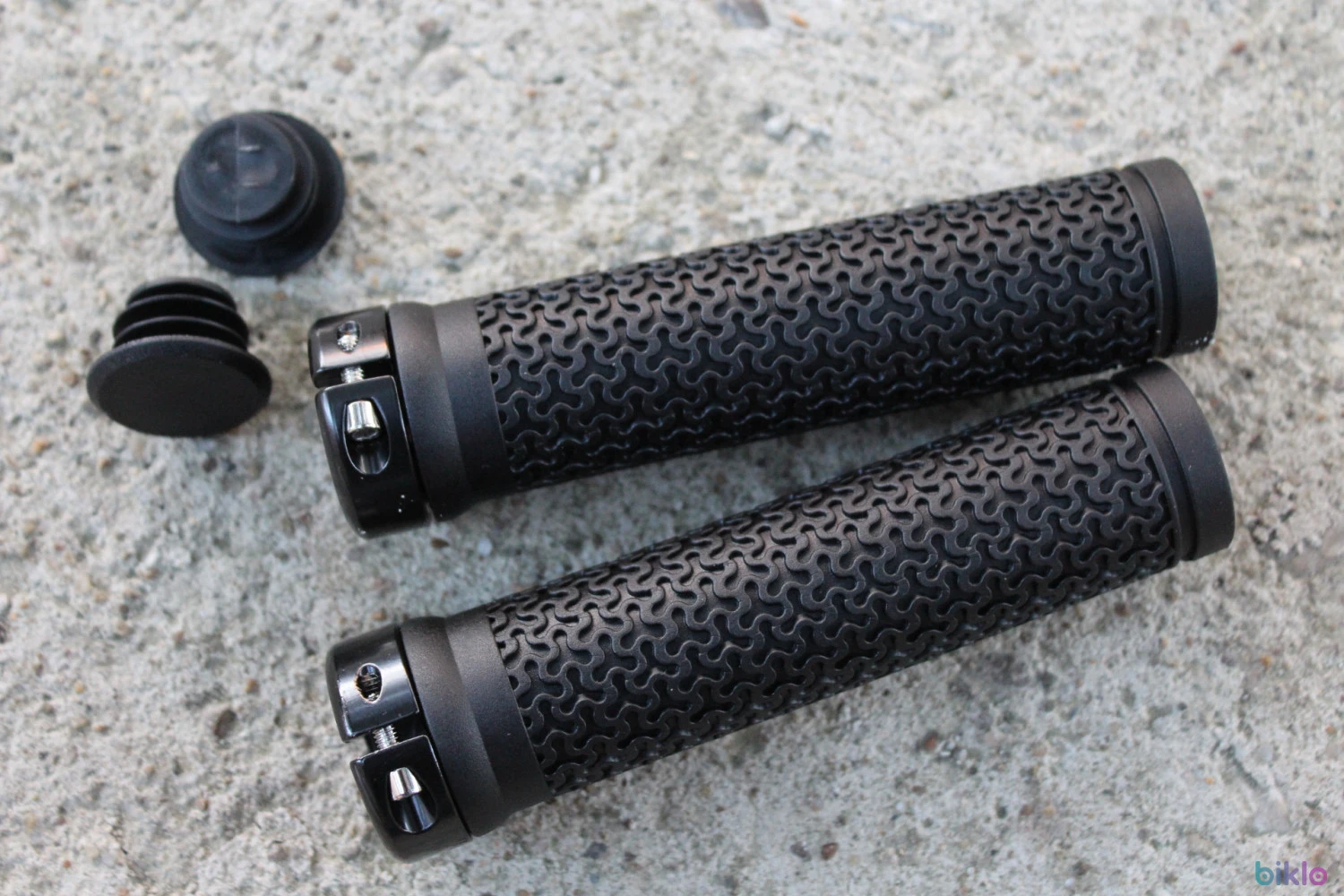1. Meroca Lock-On Grips - manson lock-on