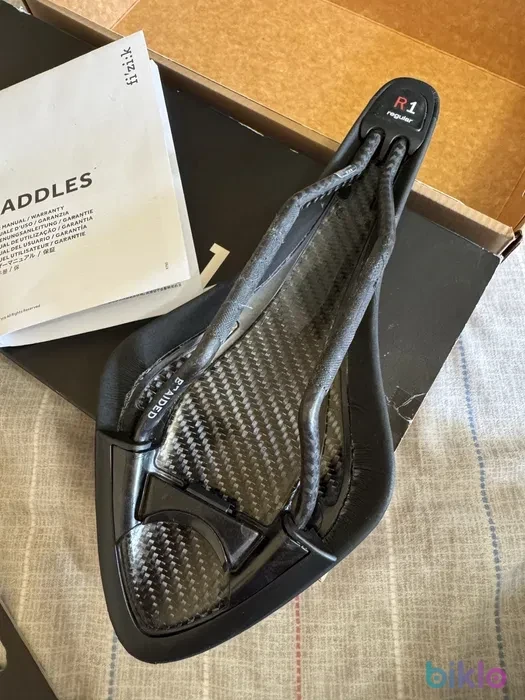 3. Sa Fizik Arione R1 open brate carbon ca si noua, stare excelenta, la cutie