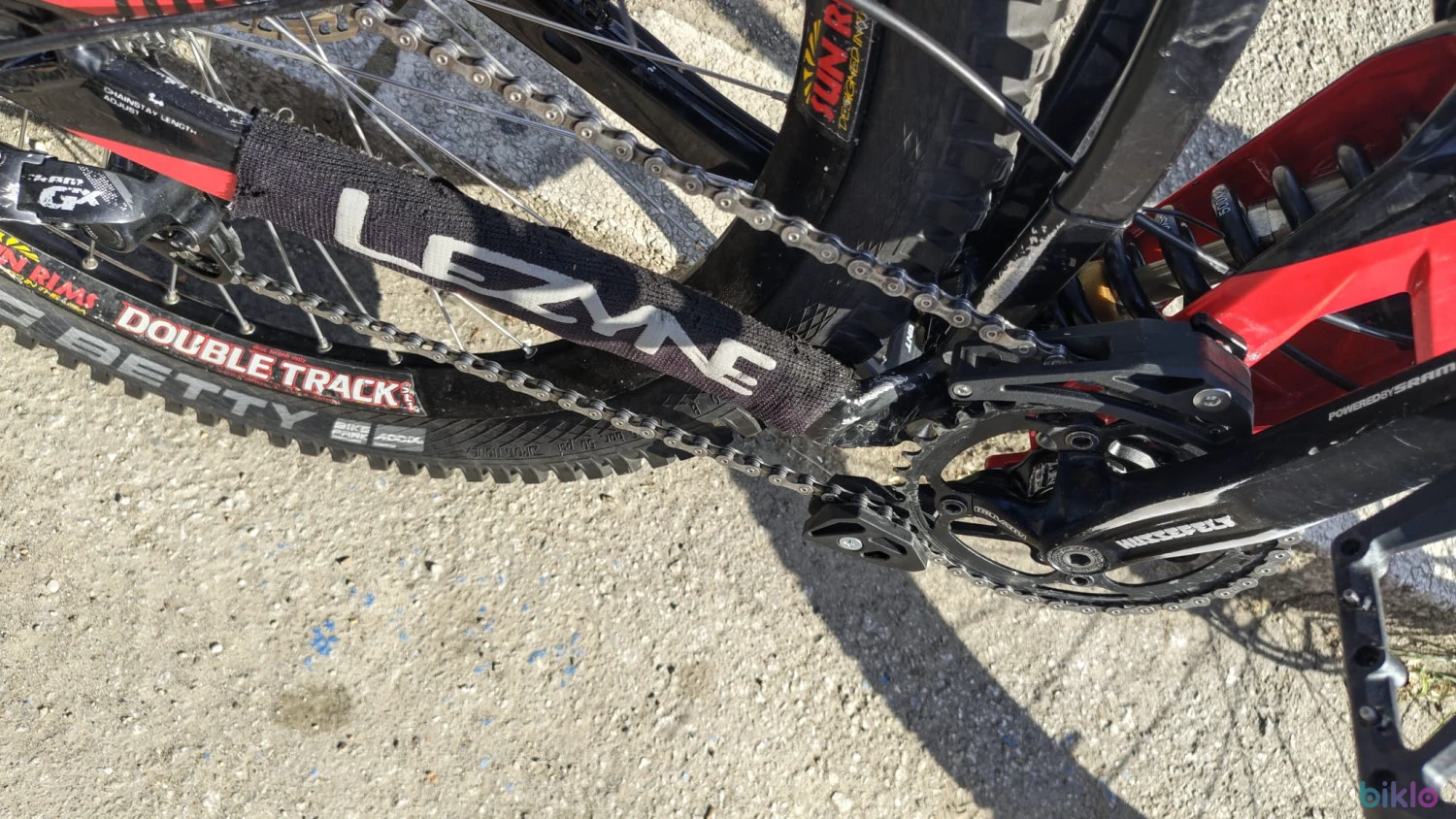 9. Mondraker summum pro
