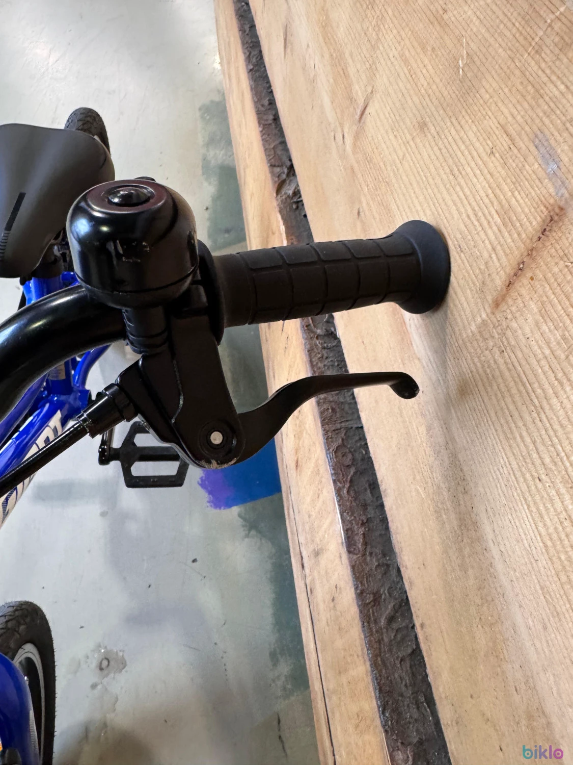 2. Giant Arx 16" Blue