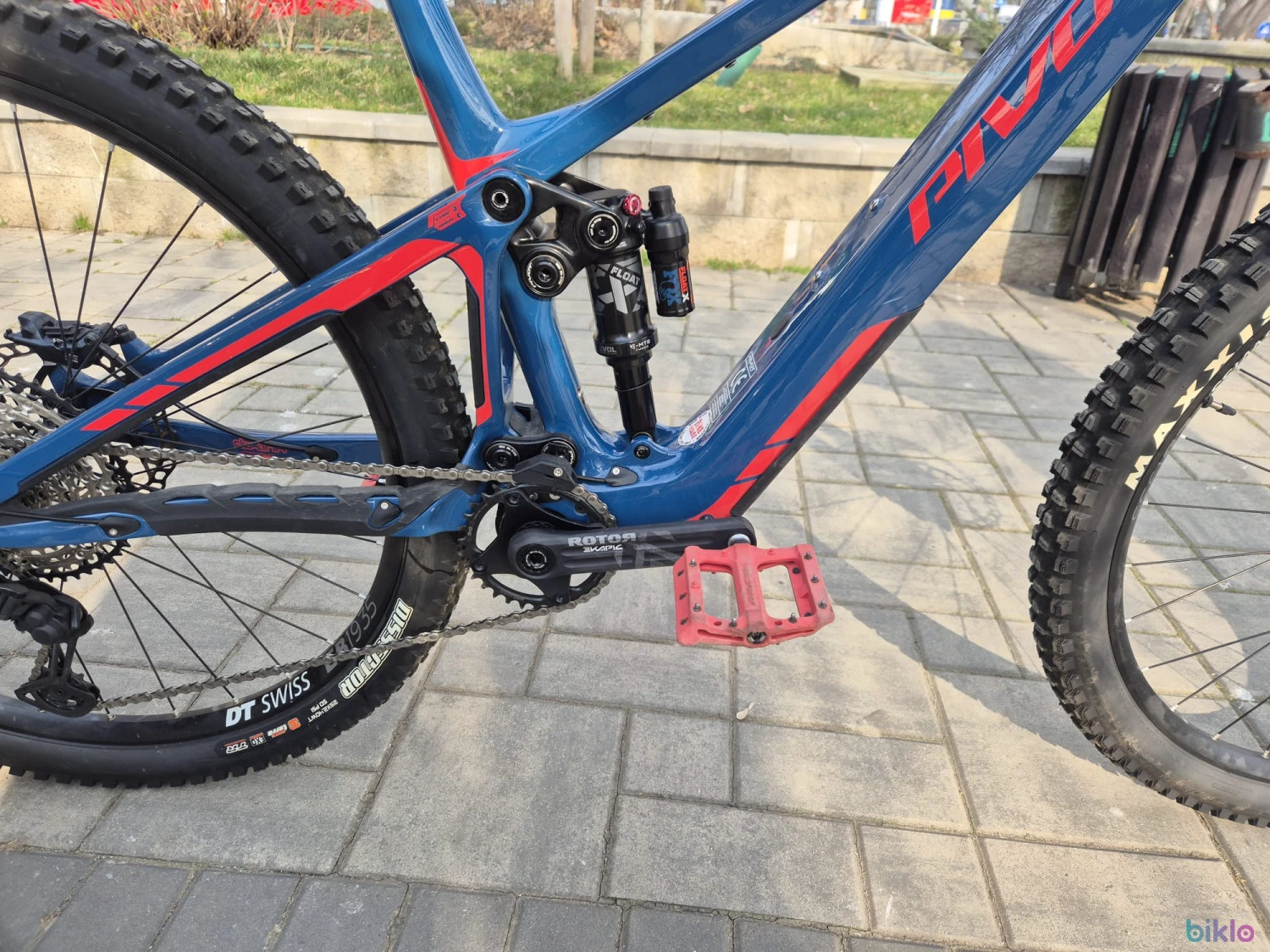3. Bicicleta Electrica Pivot Shuttle SL Carbon Marimea Large