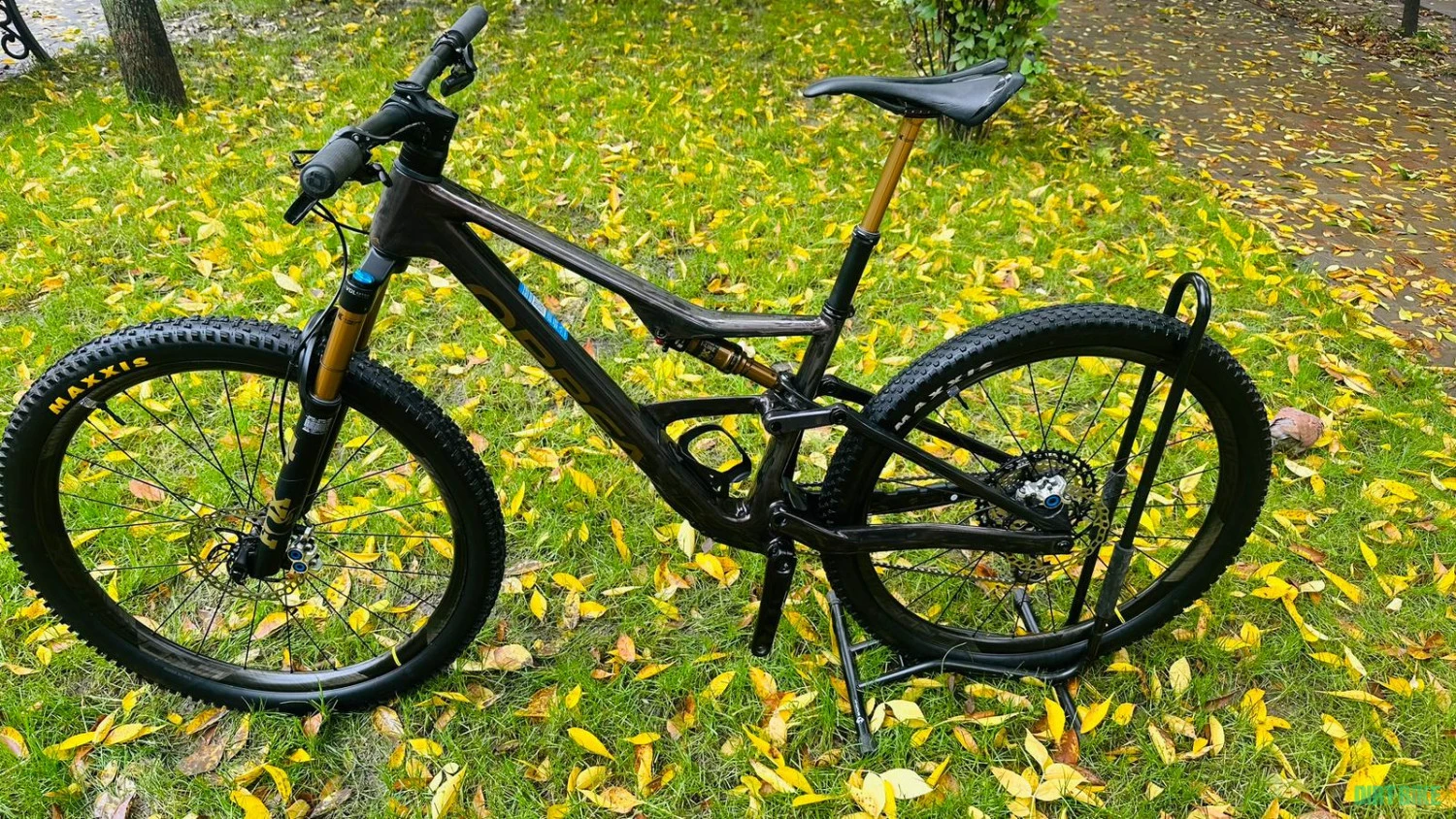 1. Orbea Occam SL M10 L carbon 2025