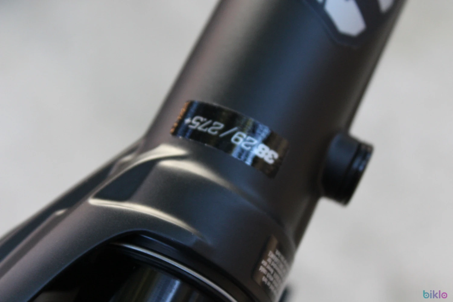 7. Furca suspensie Fox 38 Performance Grip - 180mm 29inch Tapered Boost