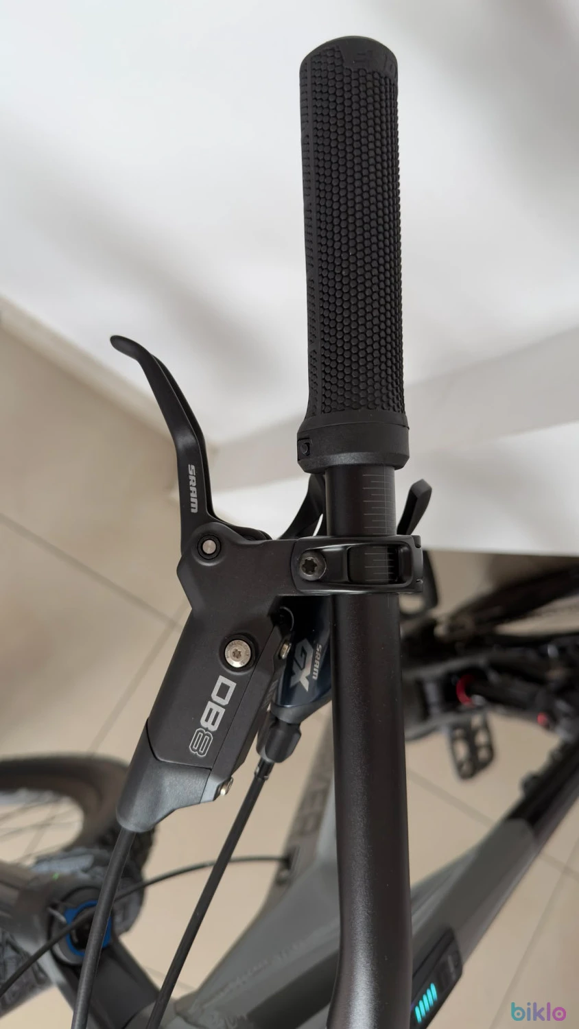 5. Bicicleta Mondraker Chaser 2025 29" Grey Black Ebike