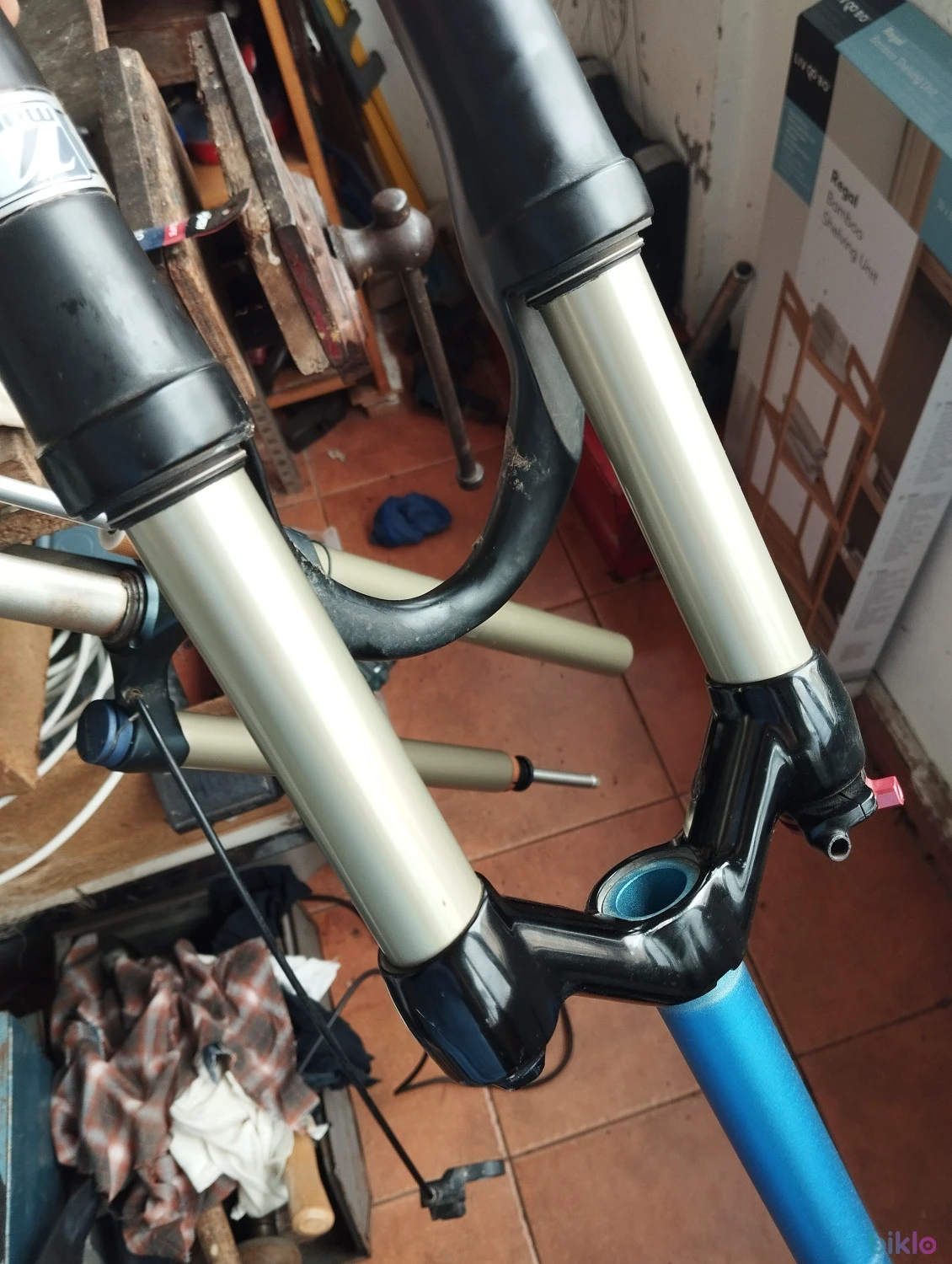4. Furca aer 26er Manitou Seven