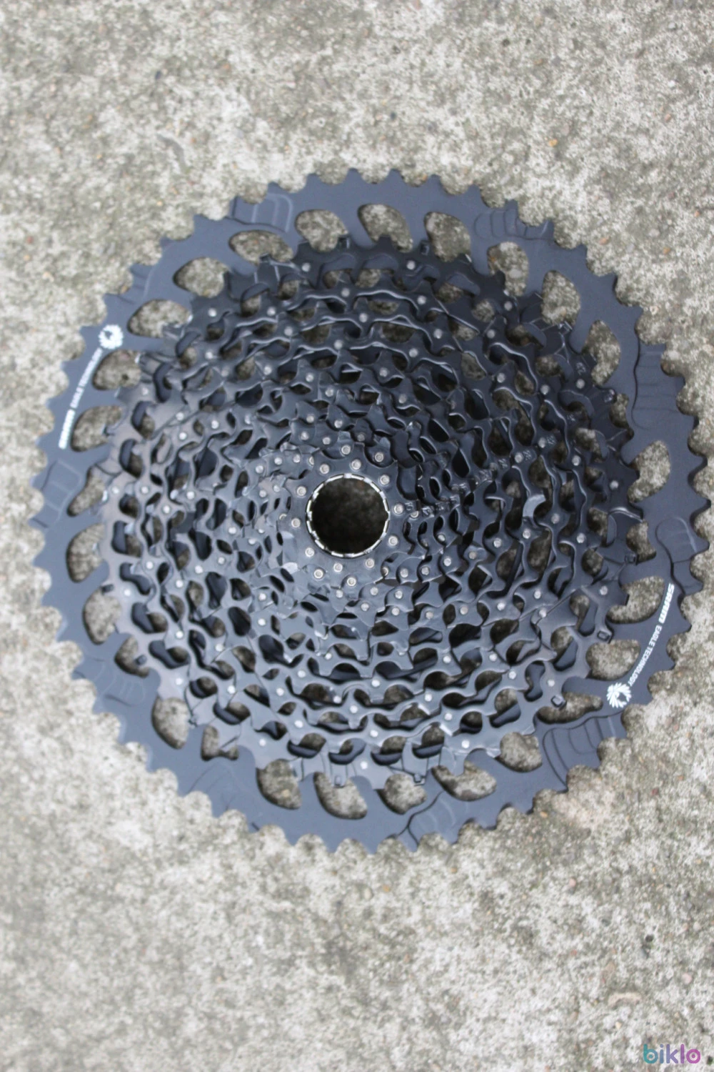 1. SRAM GX Eagle XG-1275 12-vit. pinion XD type 10-52t.