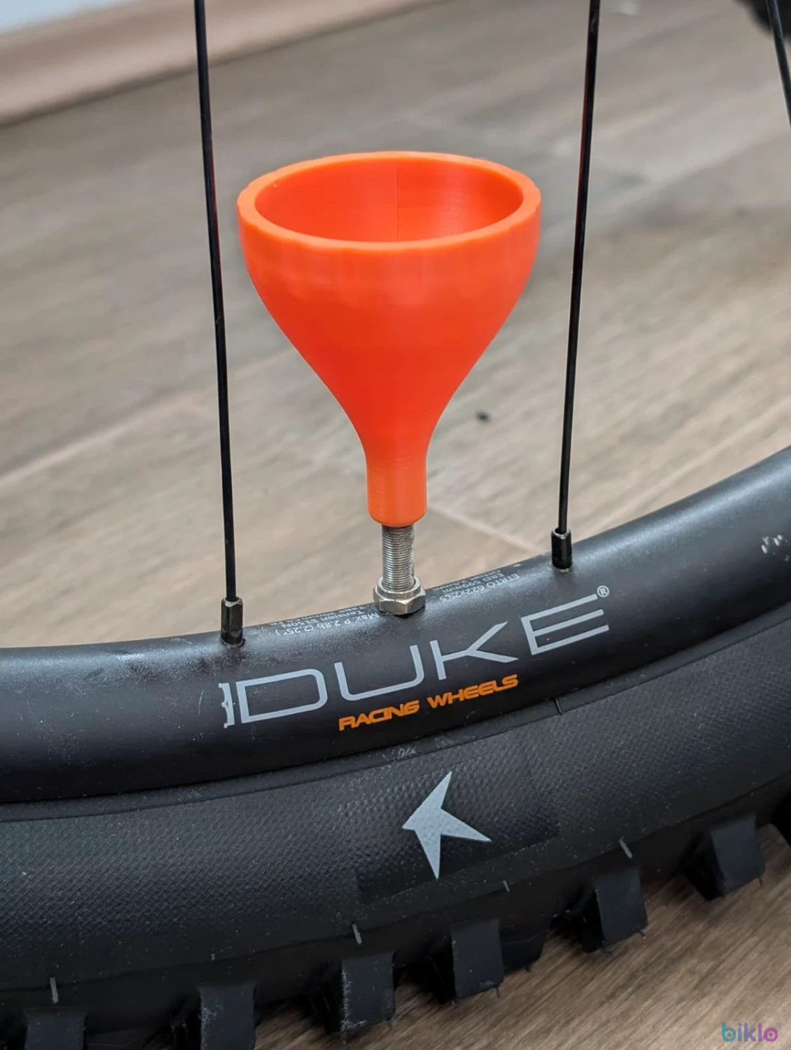 1. Palnie refill lichid tubeless