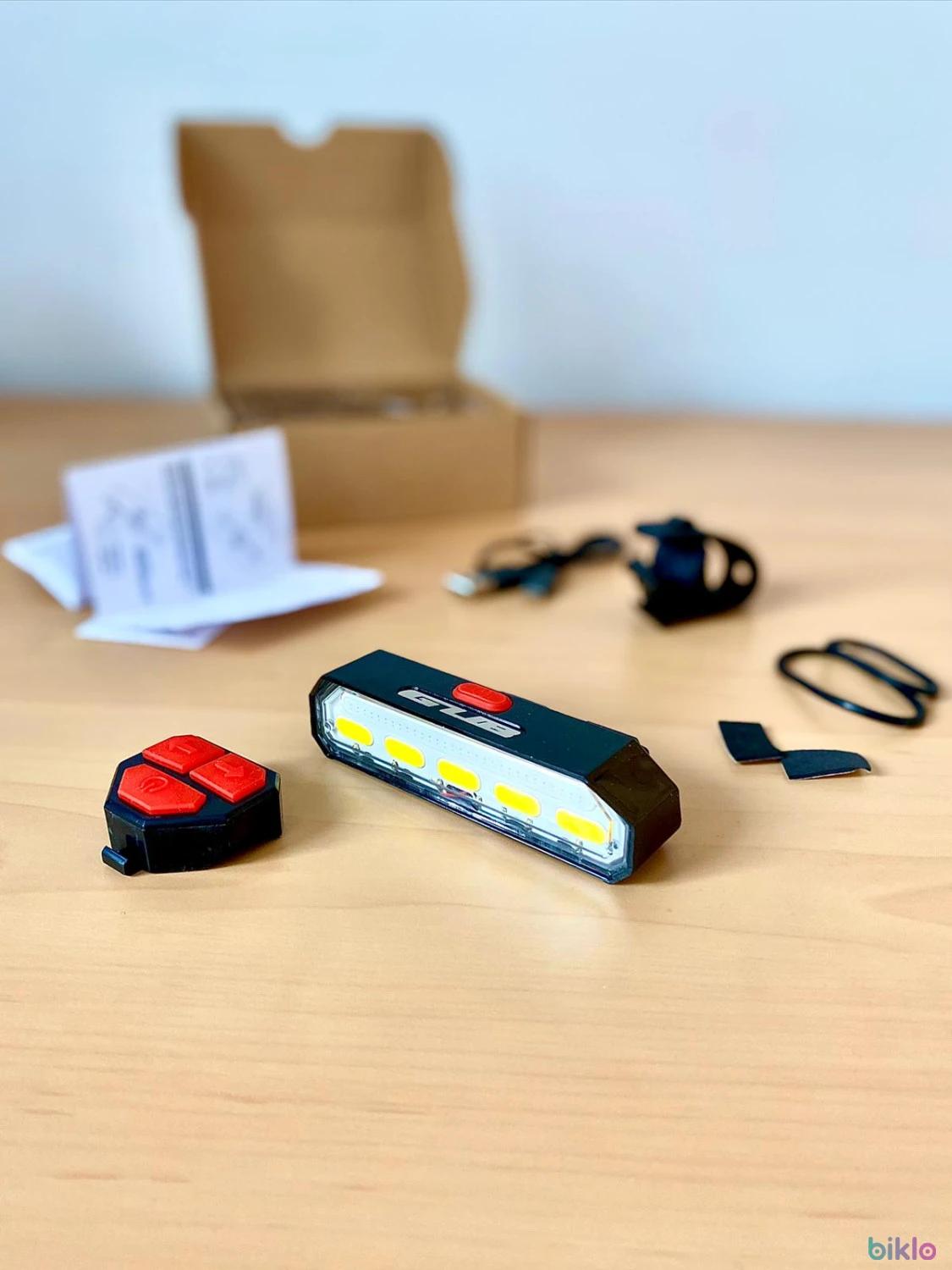1. Stop semnalizare LED spate pentru bicicletă GUB M-61 cu telecomandă usb