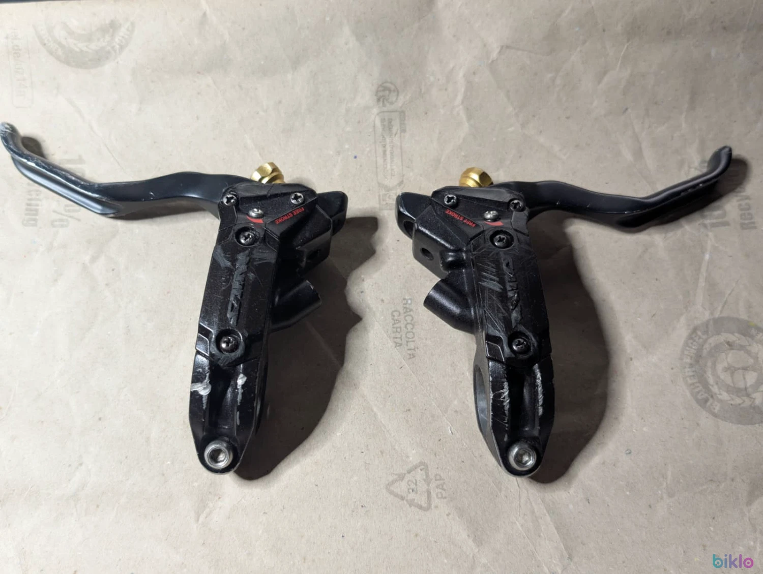 1. Set manete frana Shimano Saint M810