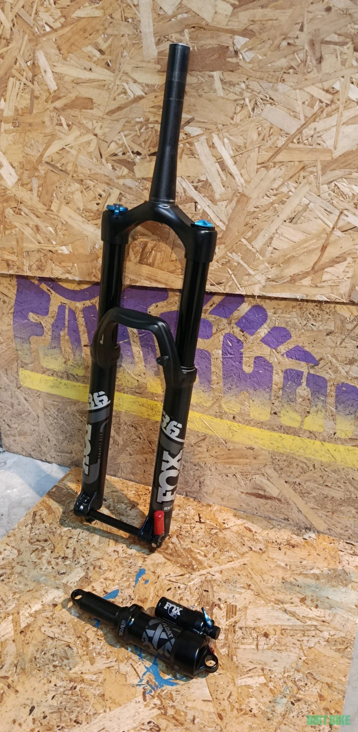 1. FOX 36 Performance Elite Grip2