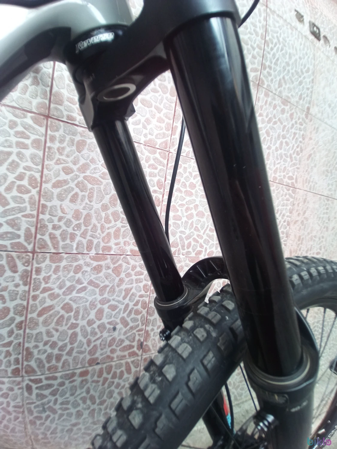 5. Vand bicicleta Santa Cruz V10.7, 29er, M