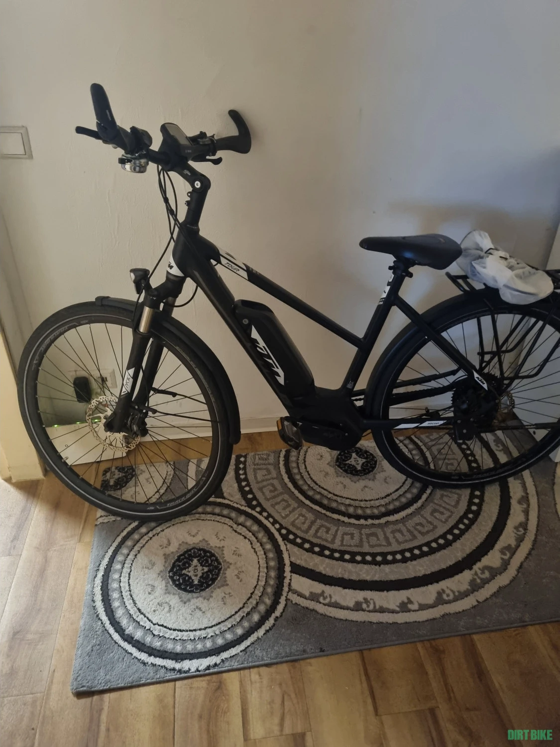1. Bicicleta electrică KTM