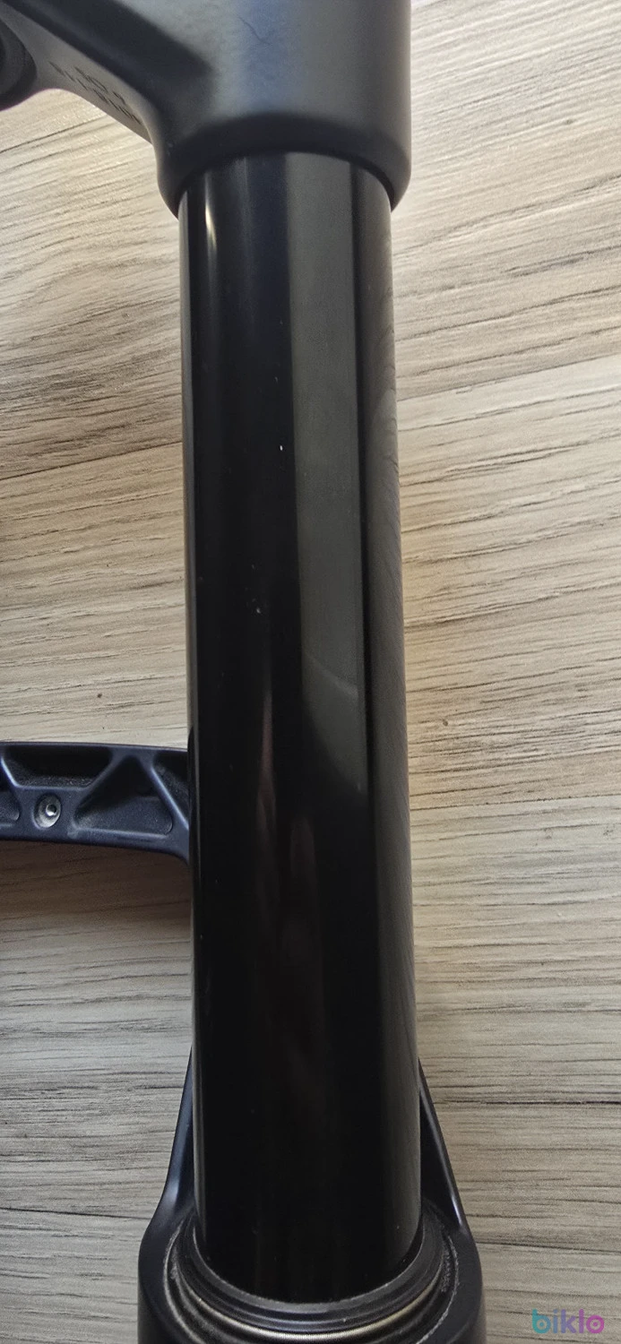 3. Furca RockShox Domain R 170mm
