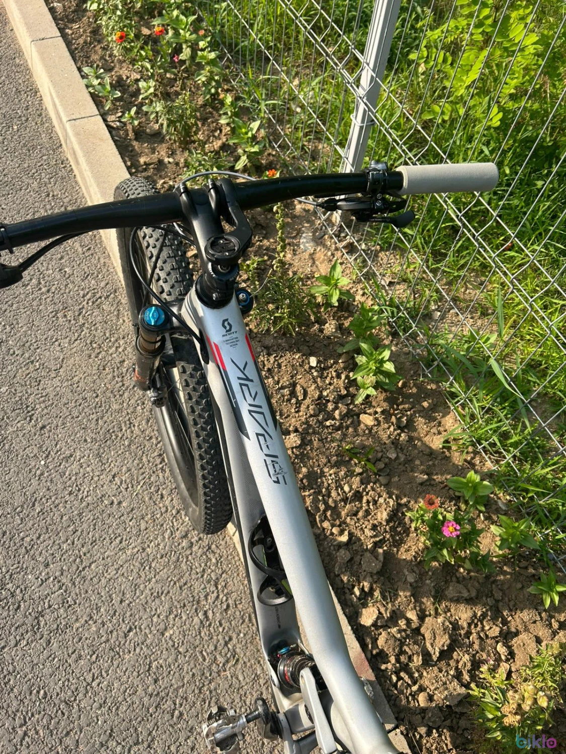 3. Vând bicicletă Scott Spark Custom