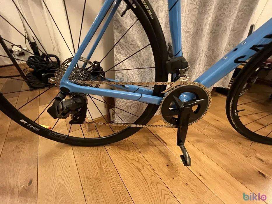 5. Ultimate CF SL 7 Disc eTap Movistar colour