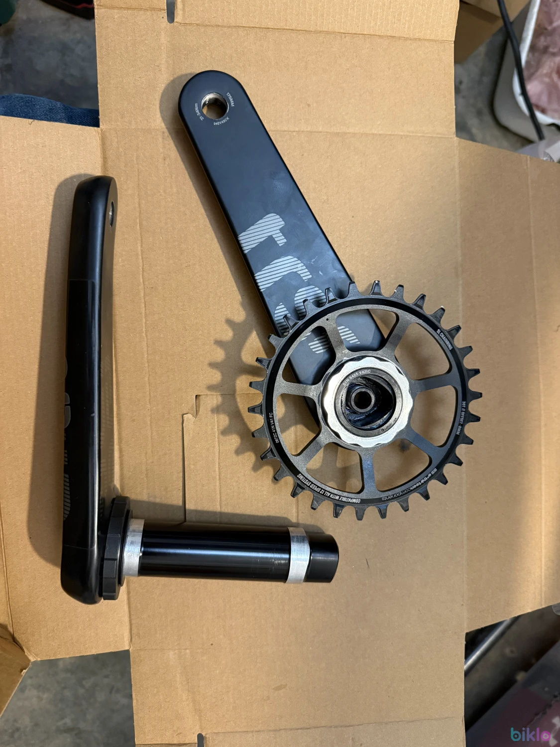 1. Angrenaj e*thirteen TRS Race Carbon Crankset 175mm