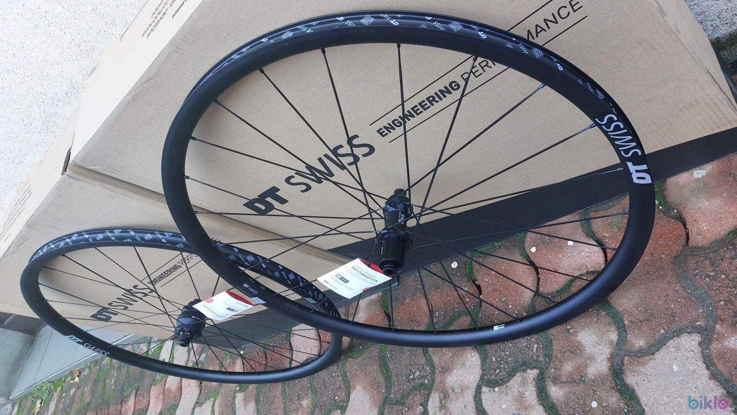 2. Set roti de gravel DT Swiss GR 1600 - DynamoHub NOI