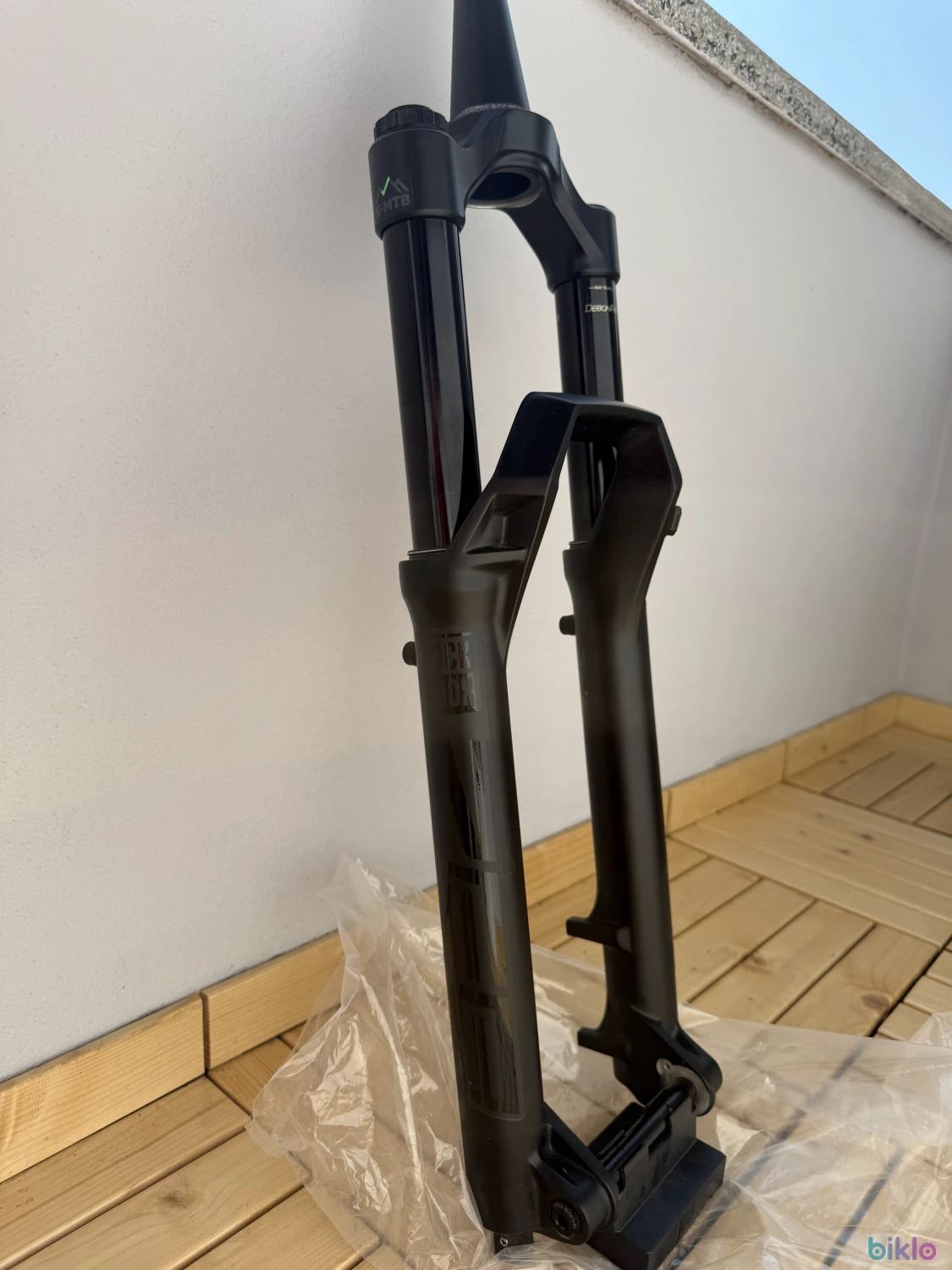 5. Rock Shox ZEB select + charge 3 RC2 160 mm travel