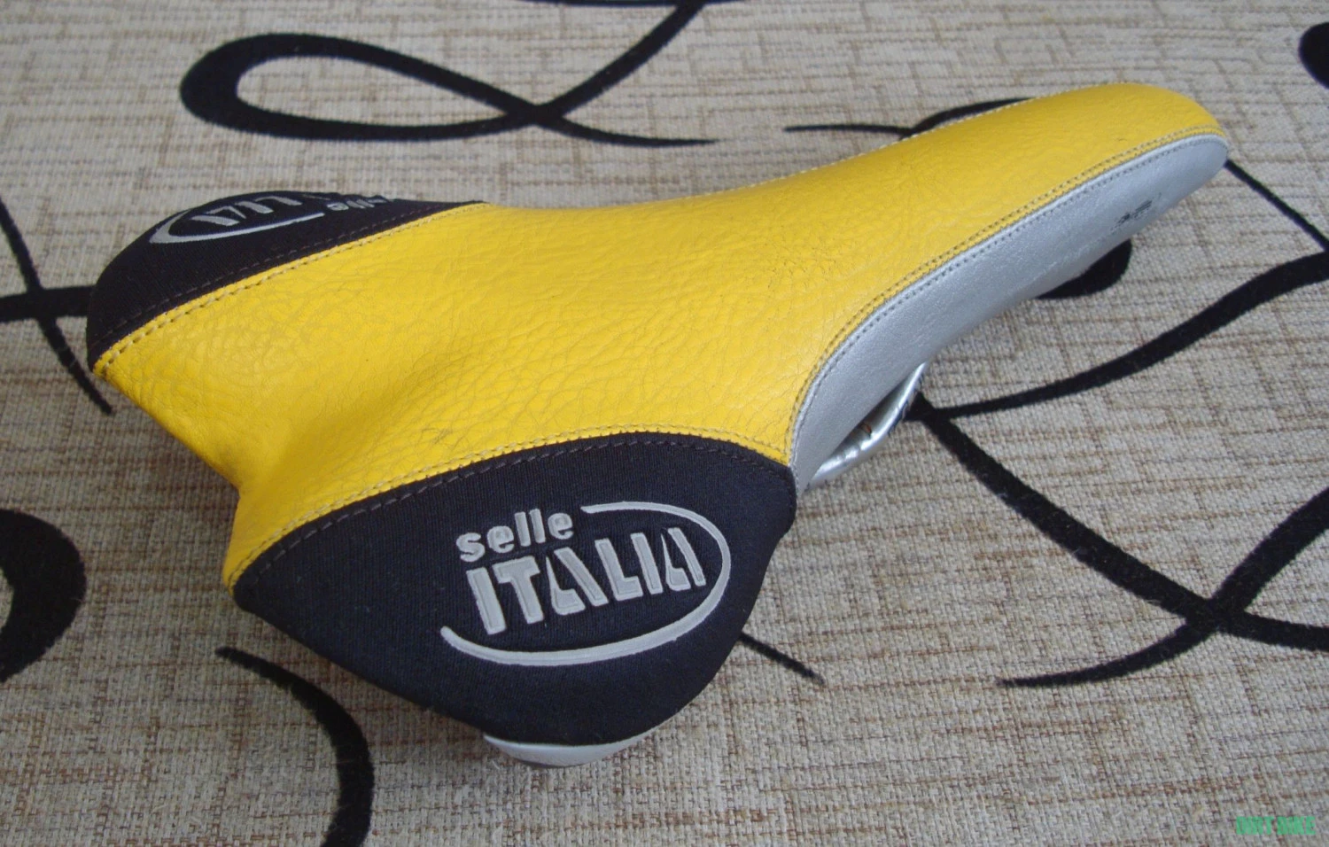 1. Vand sea Selle Italia galbena