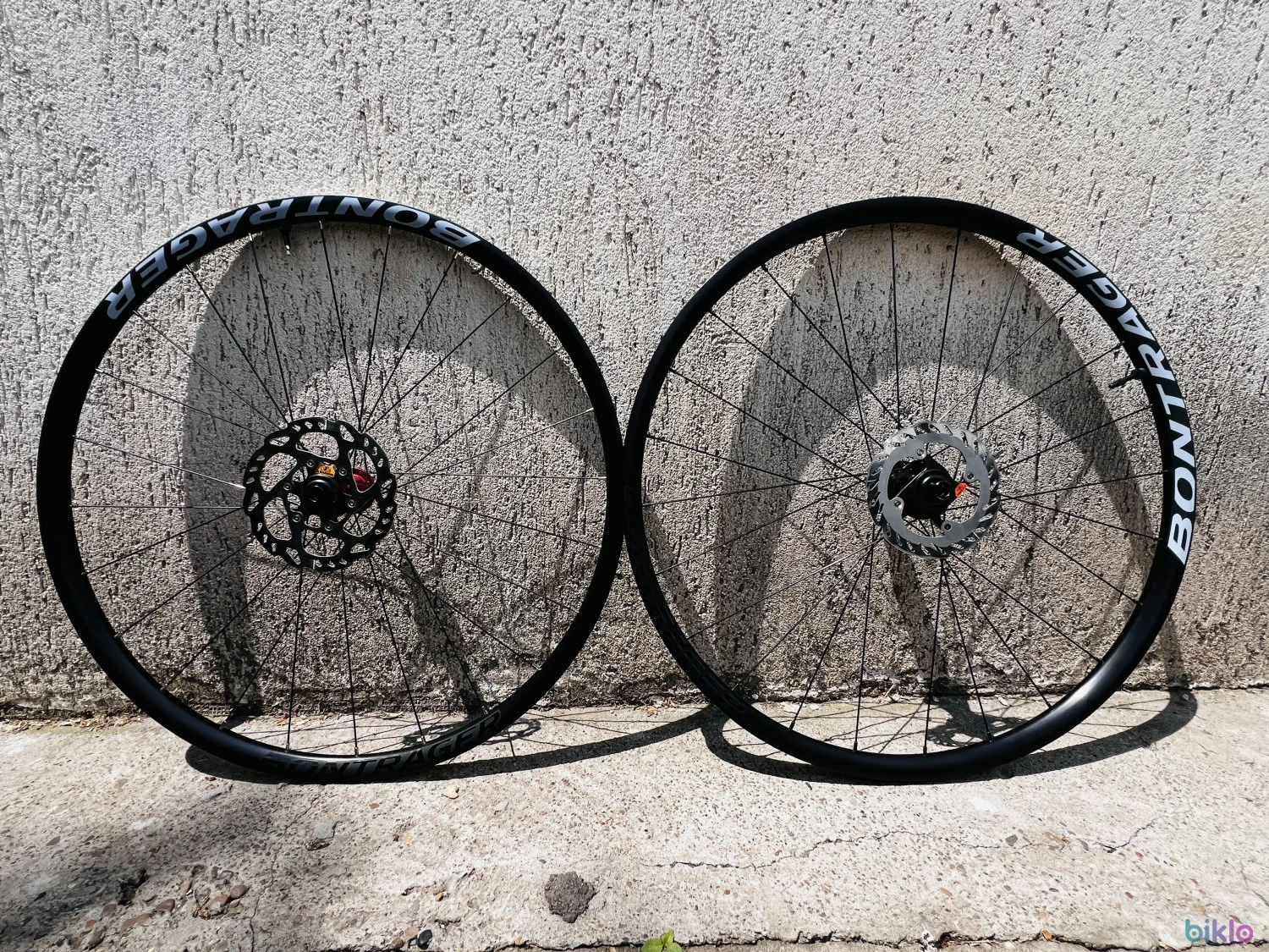1. Roți Bontrager Paradigm SL 28"