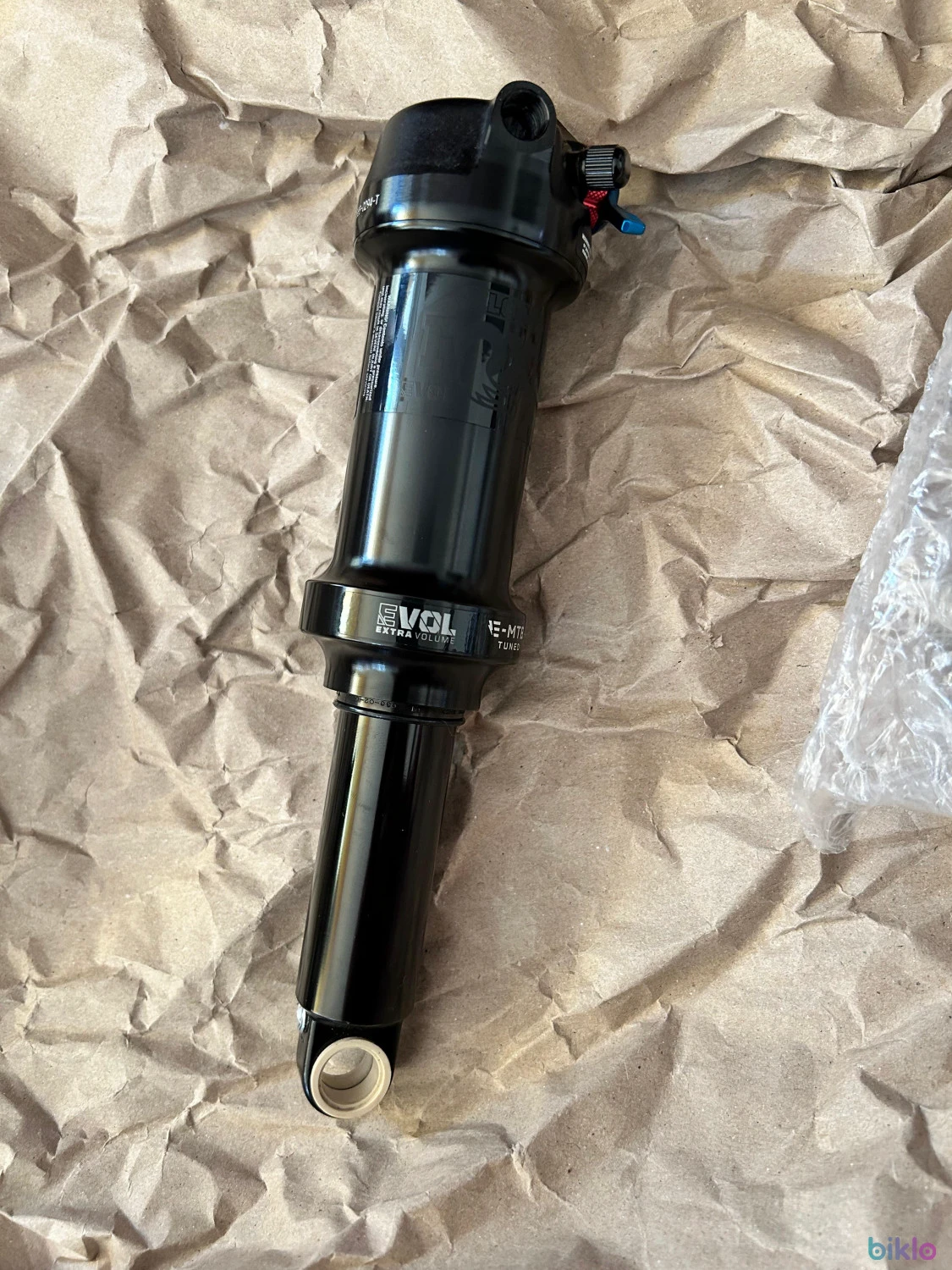3. Amortizor spate FOX Float Rhythm EVOL 2025, 205x65 mm Trunnion - aproape nou