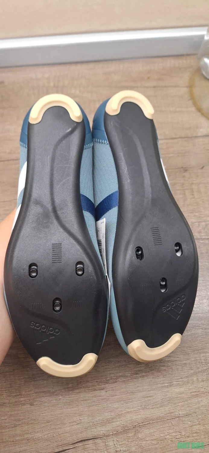 4. Pantofi Adidas Parly GX8931 mărimea 38.5