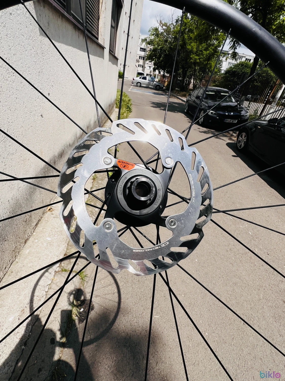 3. Roți Bontrager Paradigm SL 28"
