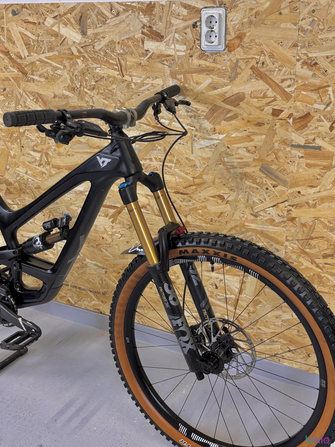 3. YT Capra Pro Race bicicleta enduro downhil freeride nu canyon trek