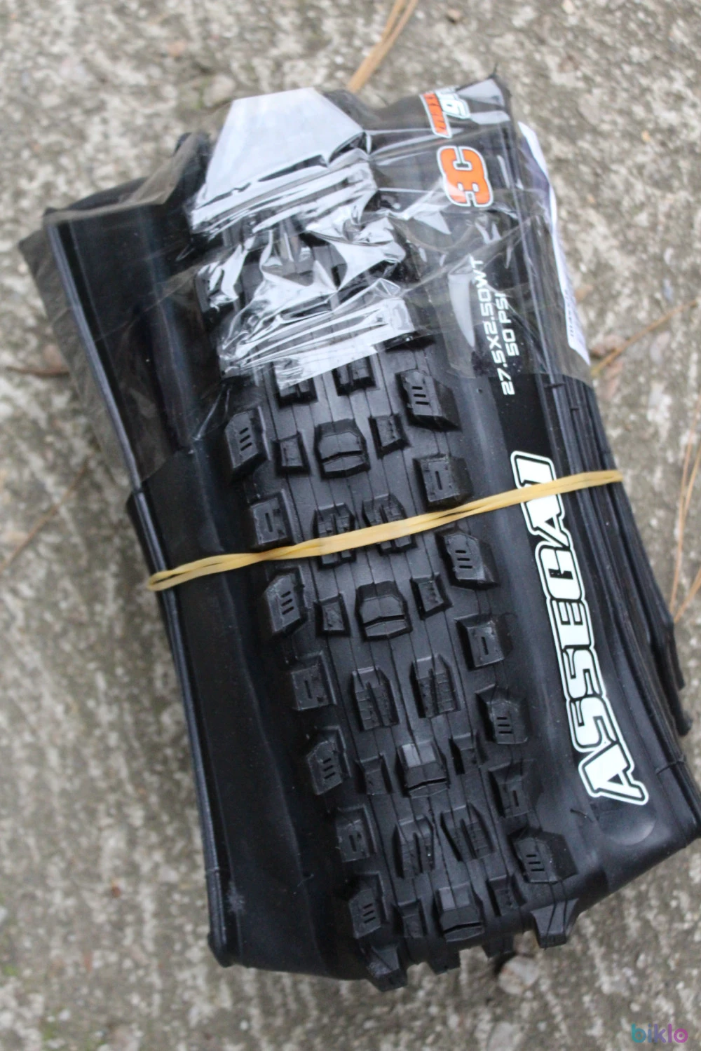 1. Maxxis Assegai WT 27.5x2.50" TR 3C MaxxGrip EXO+ TL cauciuc tubeless