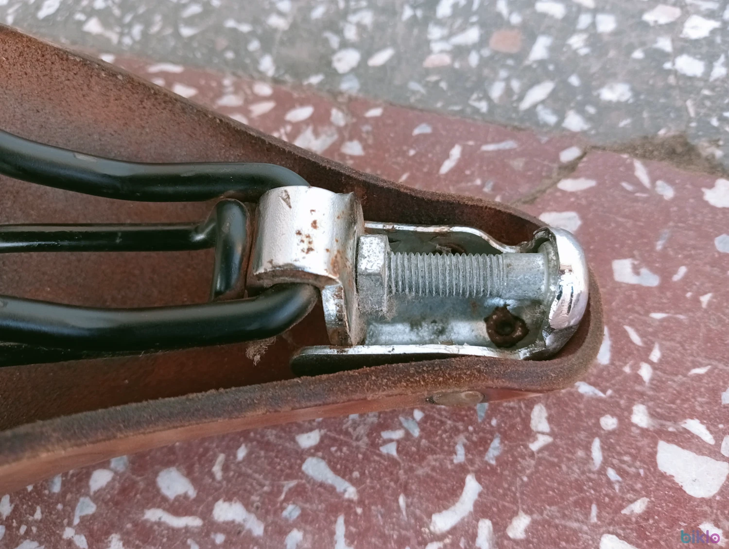 7. Sea vintage Brooks piele