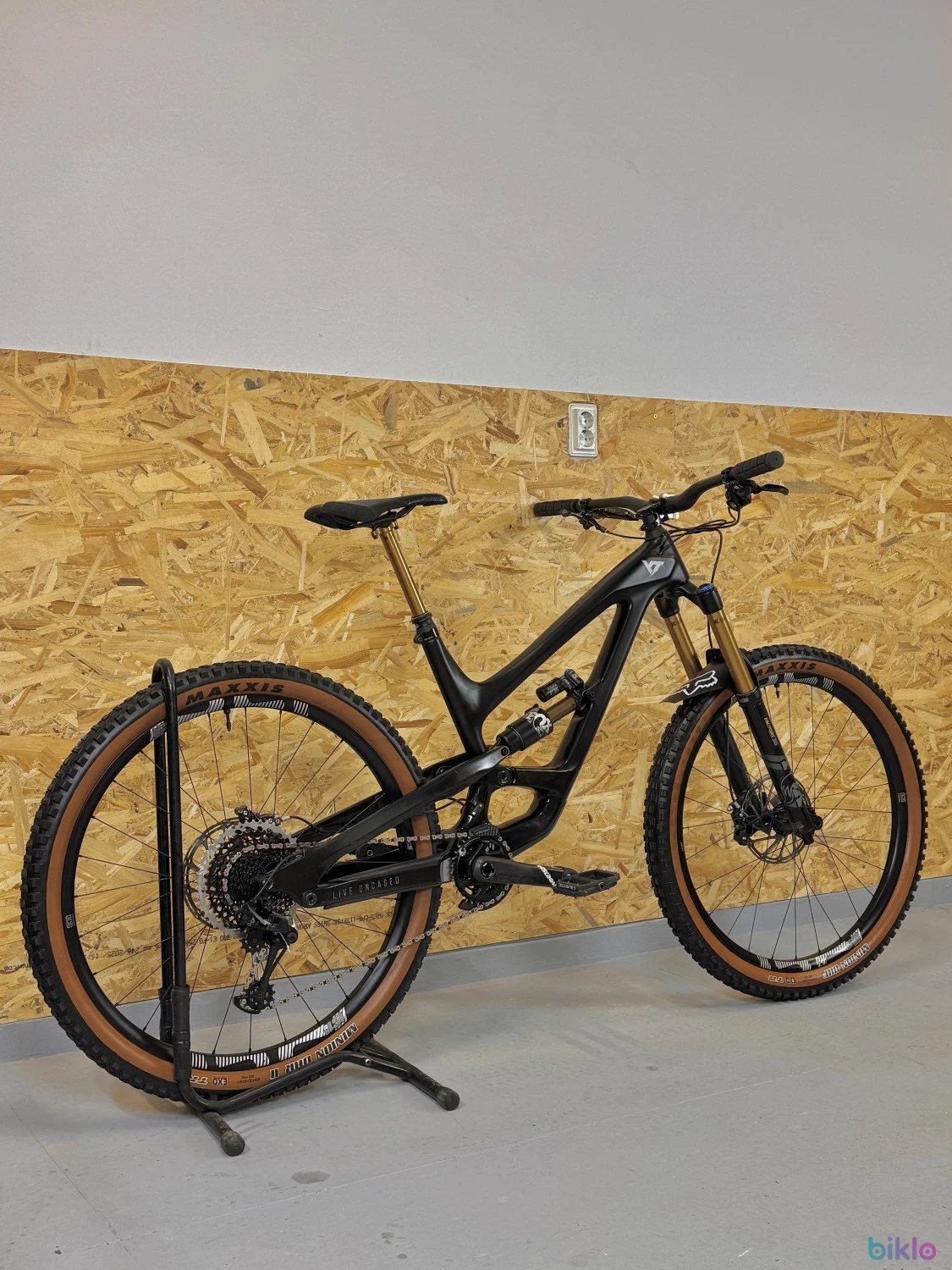 4. YT Capra Pro Race bicicleta enduro downhil freeride nu canyon trek