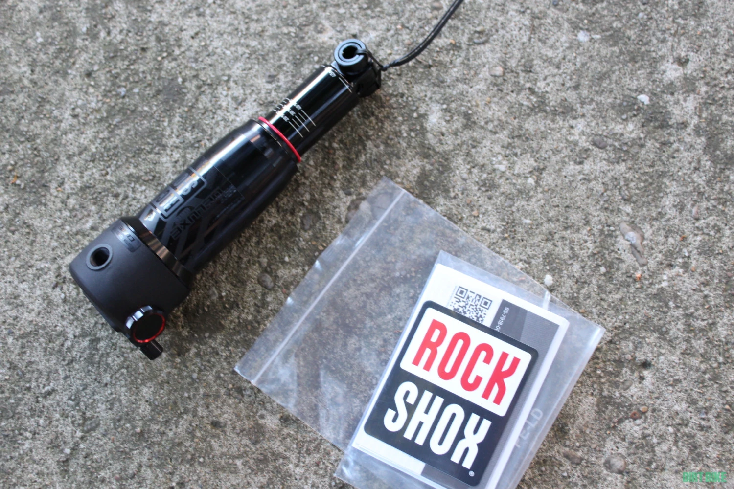 1. RockShox Deluxe Select DebonAir 165x45 Trunnion Shock