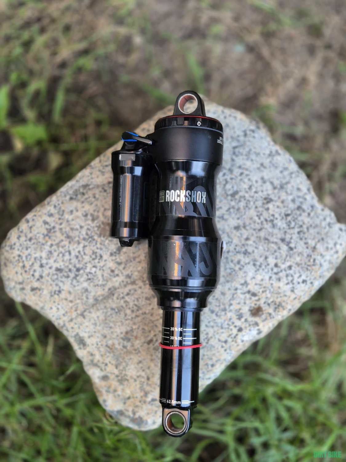 1. Rock Shox Super Deluxe cu Megneg
