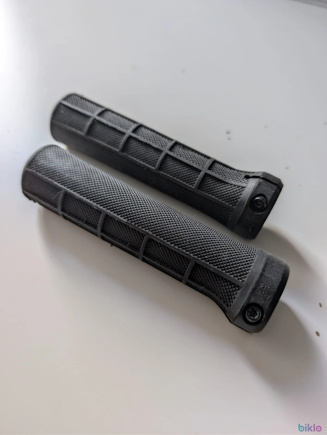 1. Donez VP Lock-On Grips