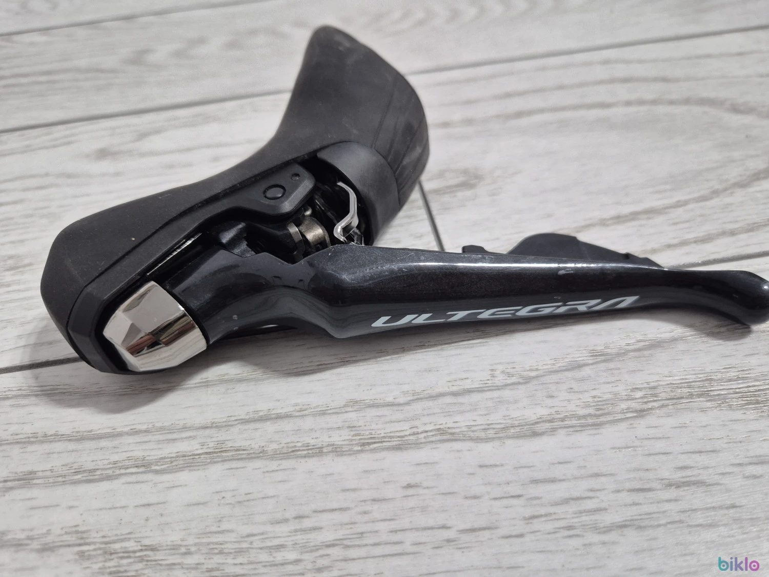 1. Maneta frana + schimbator Shimano Ultegra ST-R8020