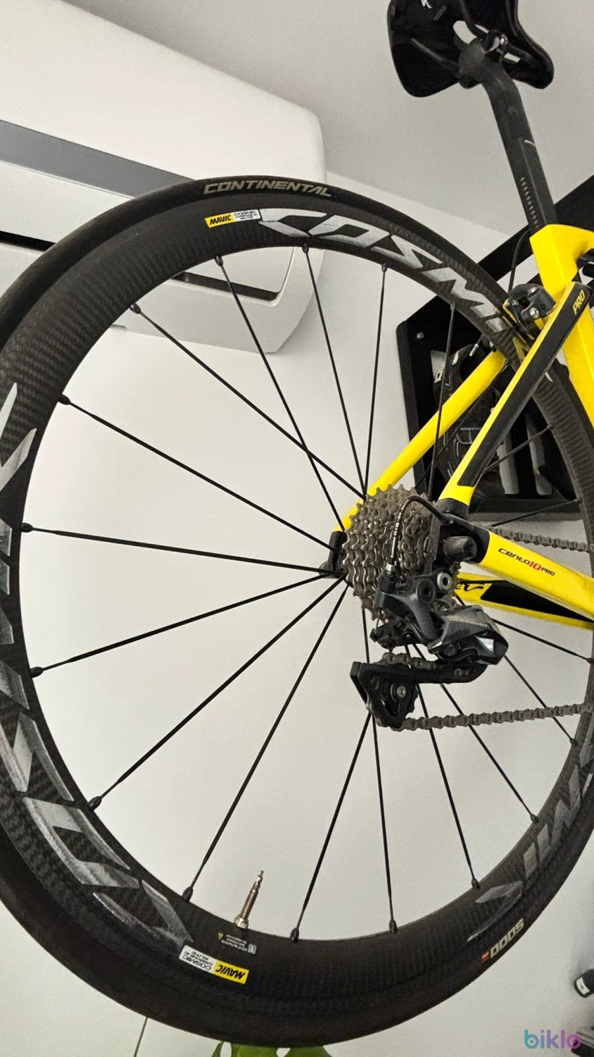 6. Wilier Cento 10 Pro (Mărimea S) – Ca nouă, 100 km + roți rezervă