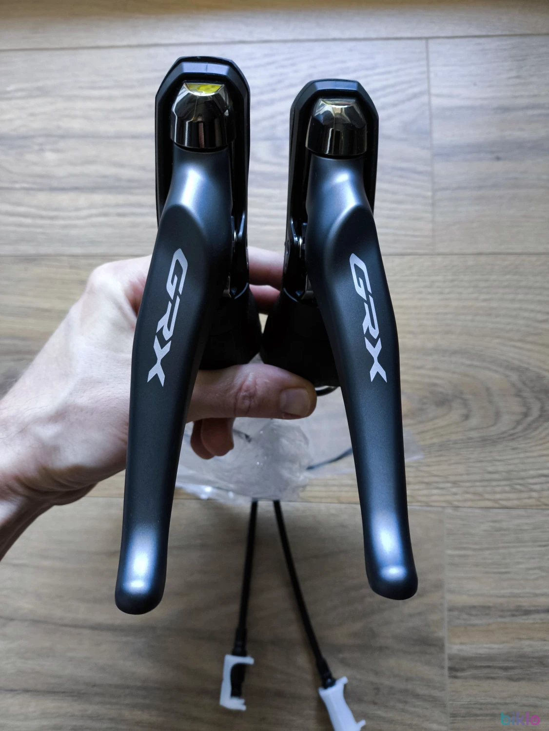 2. Manete ergopower hidraulice Shimano GRX ST-Rx810 + BR-Rx810