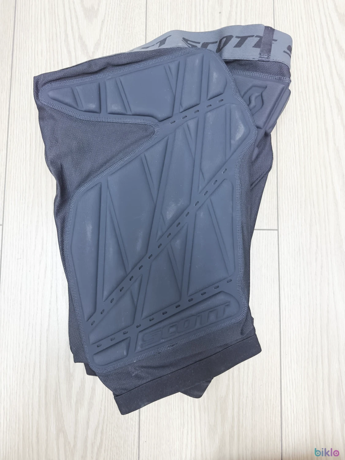 2. Pantaloni cu protecții Scott Light Padded Shorts