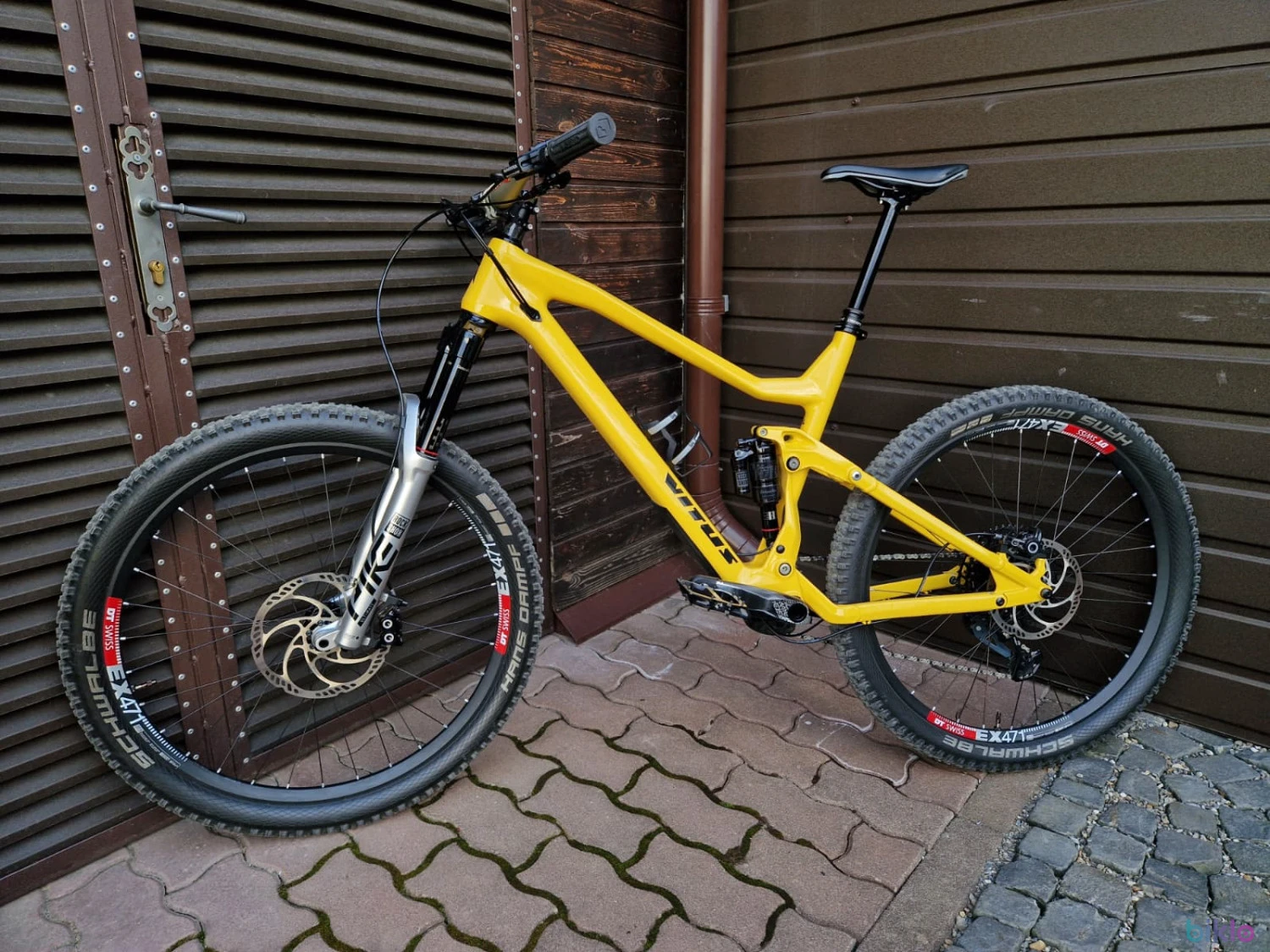 1. Vitus Sommet CRX 27.5 Large