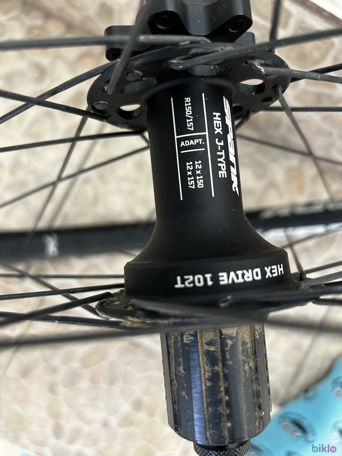 3. Roata spate downhill Spank 27.5", ax 12x157, caseta HG, 6 bolt