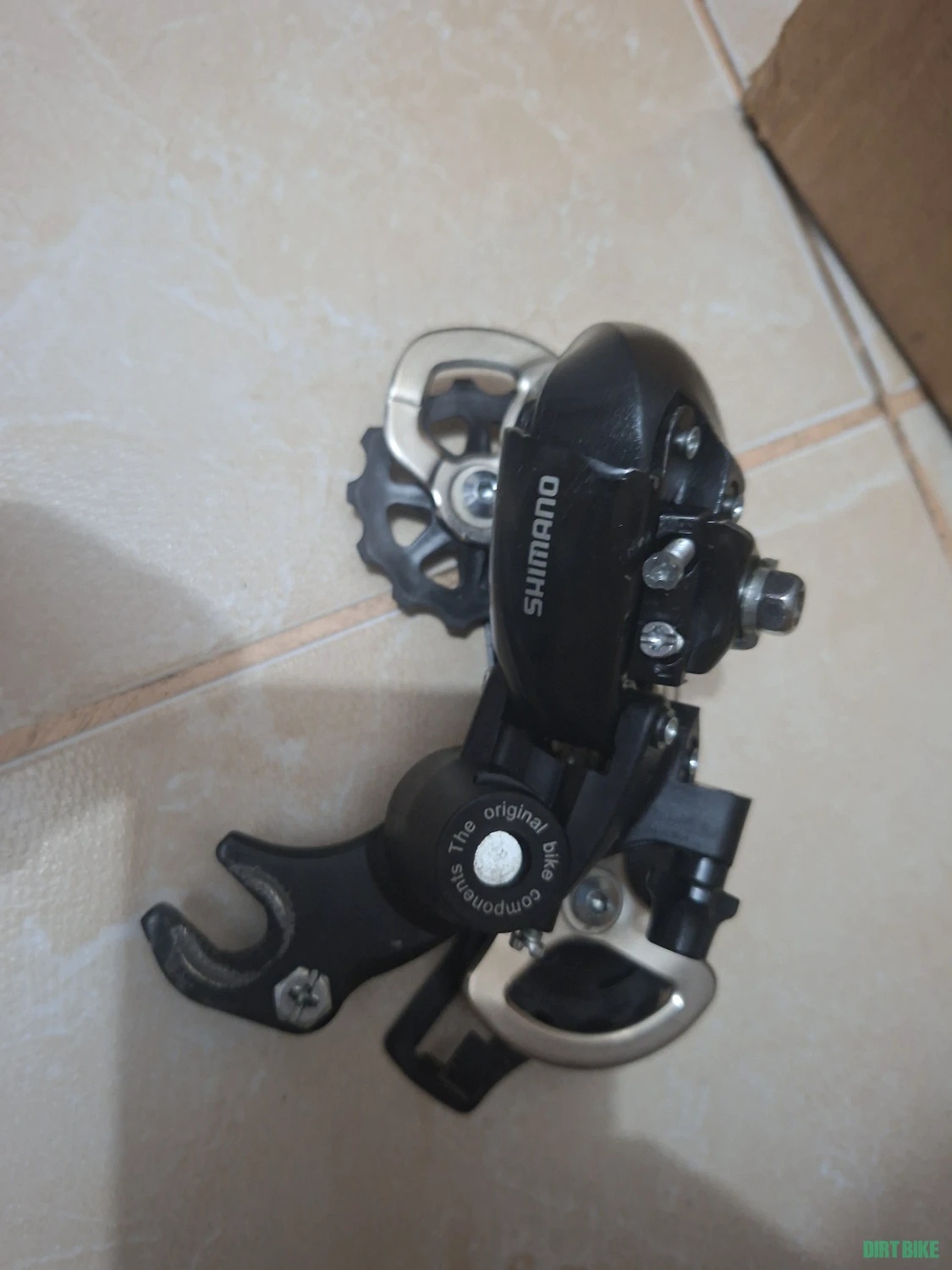 3. Schimbator pinioane Shimano Turney prindere ax