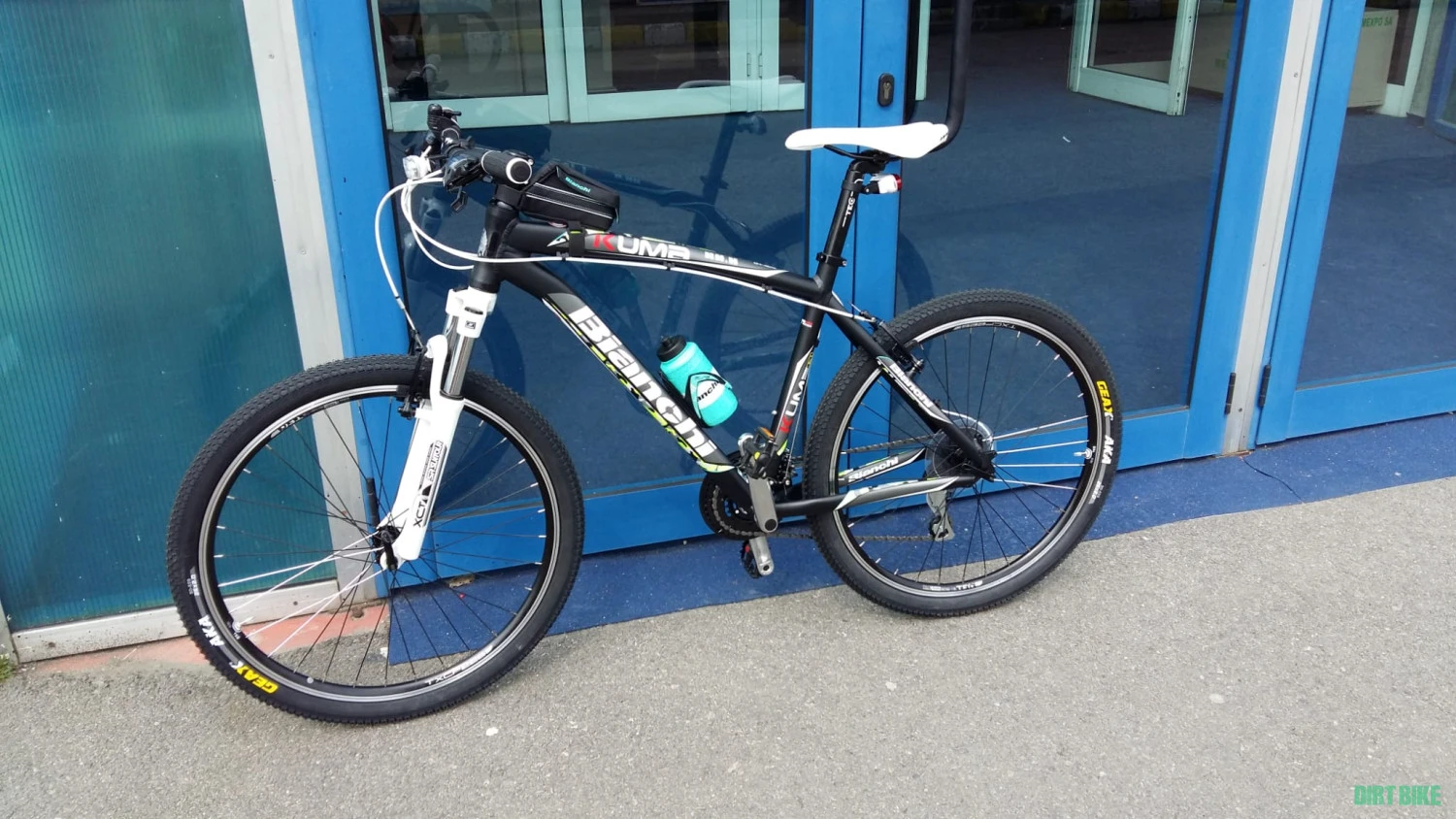 1. Vand bicicleta MTB Bianchi