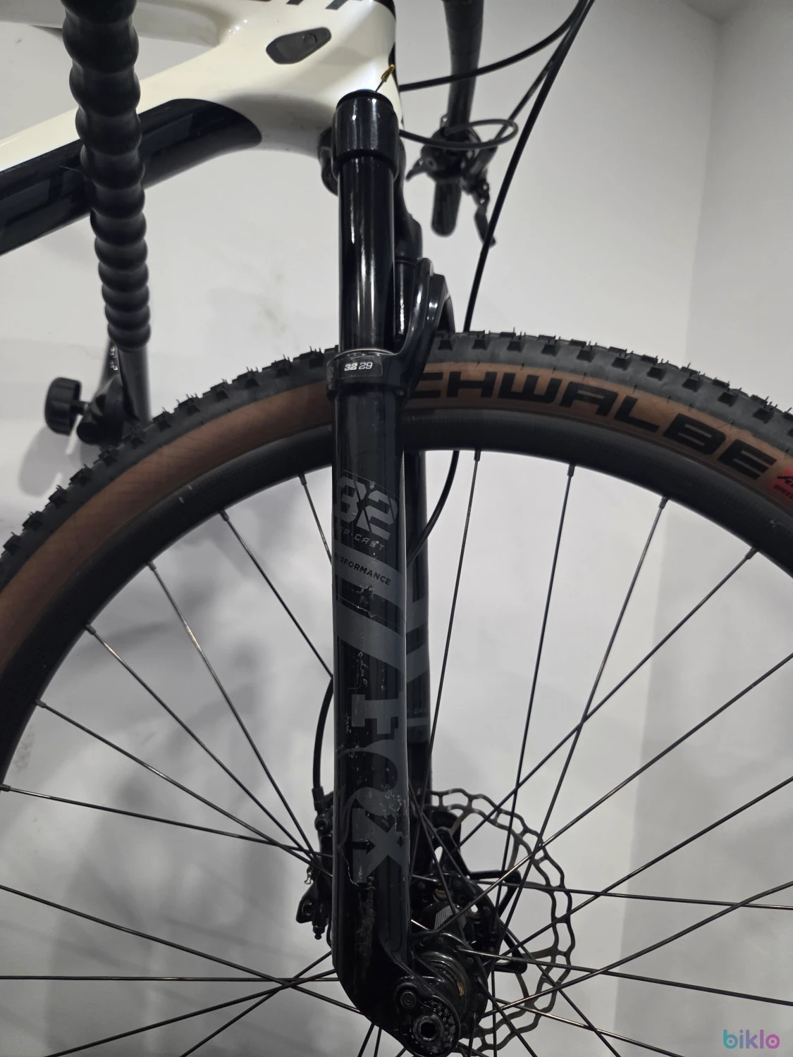 1. Furca Fox 32 Performance Stepcast