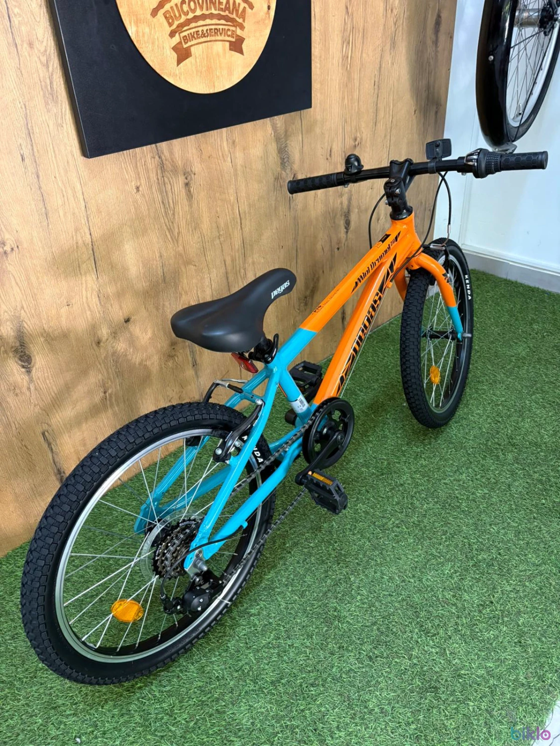 3. Bicicleta Pegas cu roti pe 20'' cadru de aluminiu